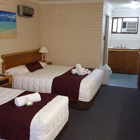 Tabourie Lake Motor Inn Room photo